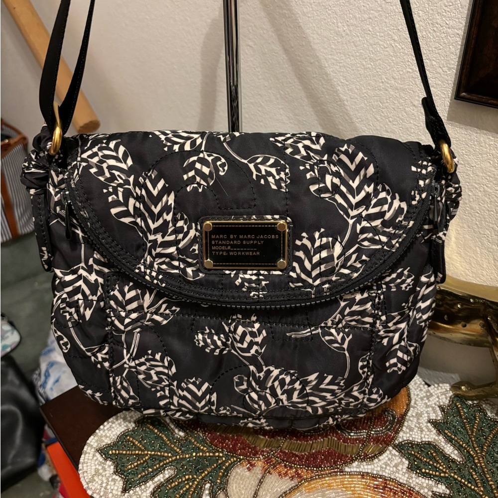 Marc by Marc Jacobs Black&White shoulderbag.Fold overflap,deepto bottomofbag.EUC